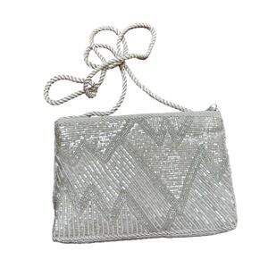Vintage 1980s white beaded evening bag shoulder bag purse zip top patterned chic